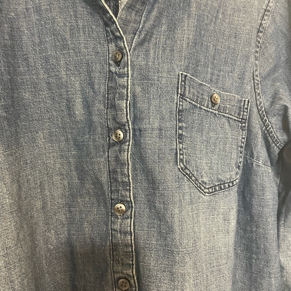 G.H. Bass & Co women’s medium wash chambray button down shirt - Picture 4 of 4